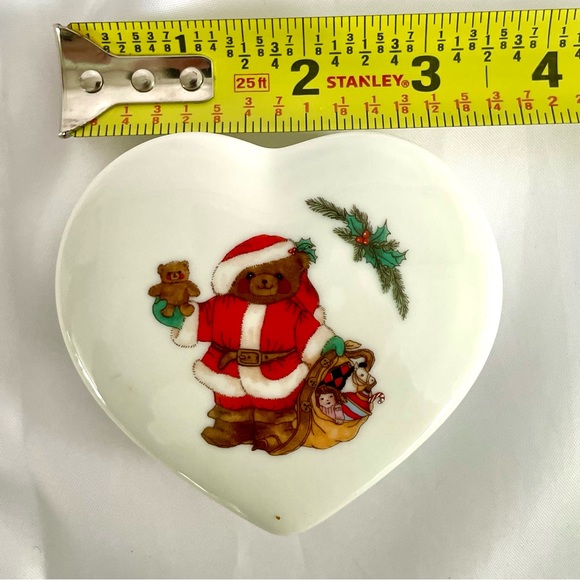 Mikasa Christmas Bear Porcelain Heart Shaped Covered Dish 3.5 “X 1”. - Picture 5 of 6